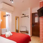 Pensionat Local House 3*